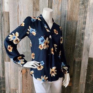 NWOT RW&CO. Size Small navy Blue floral Blouse